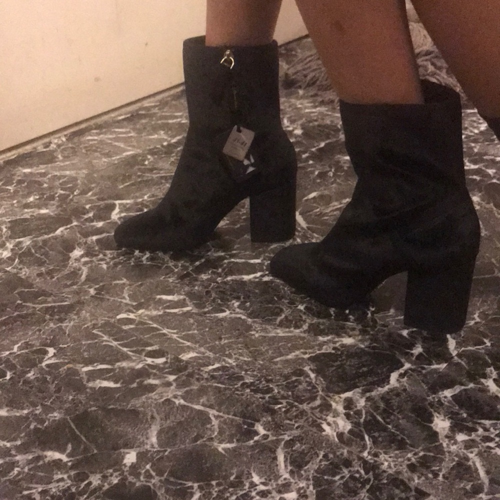 Black booties - Picture 2 of 5